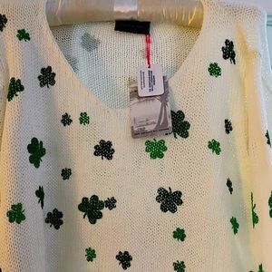 Shamrock sweater Nwt M/L long sleeve light
